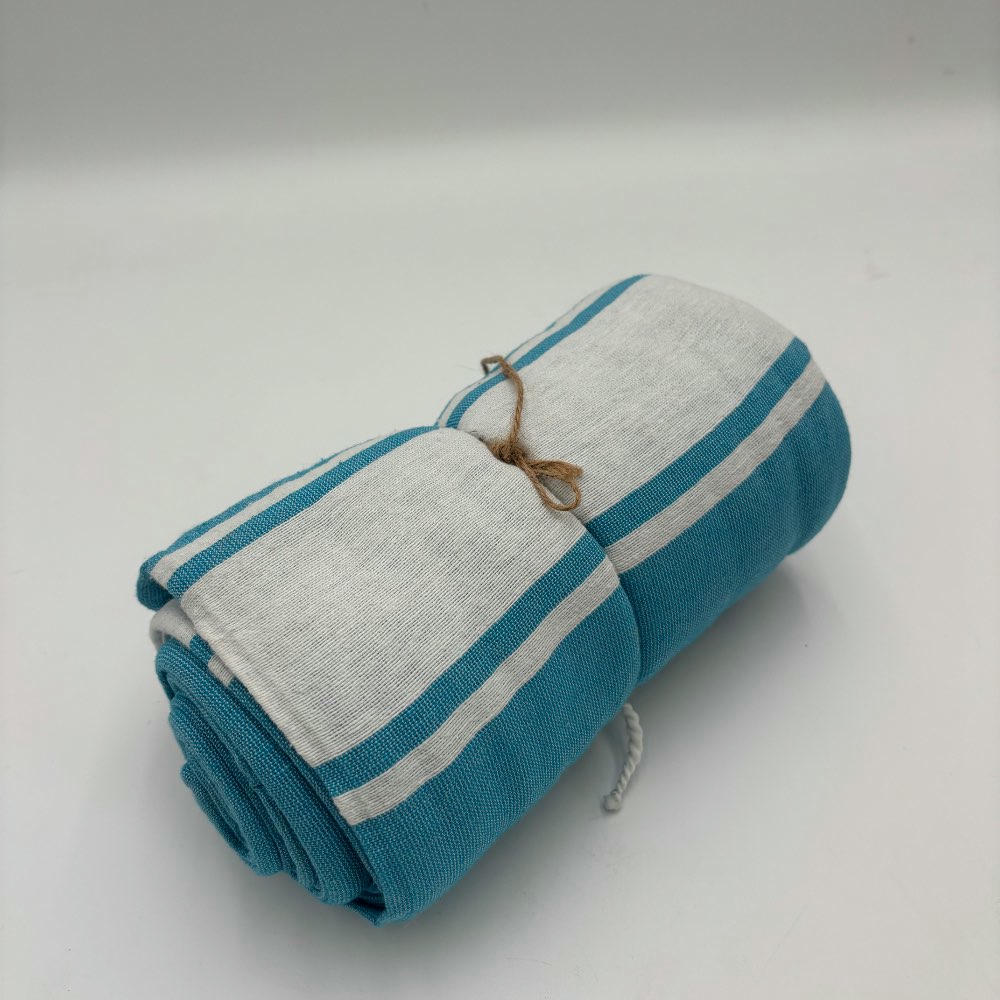 Pareo toalla Onar 95x180 azul claro con rayas blancas
