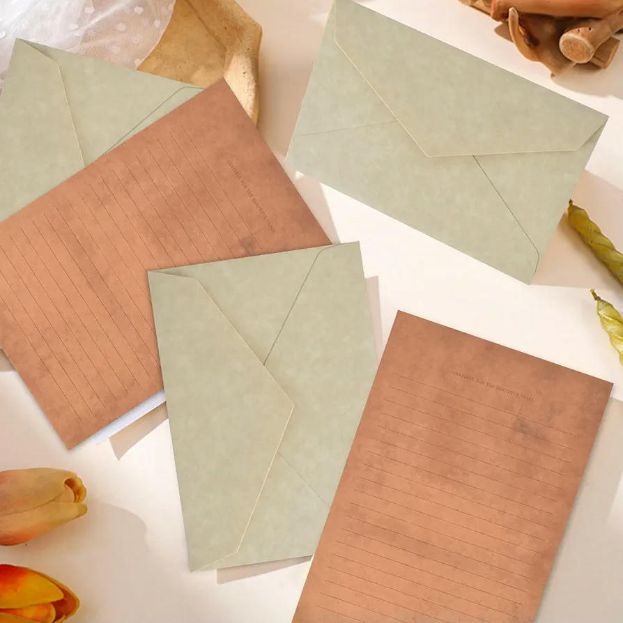 Juego de Hojas Pergamino Vintage (60 Piezas) con Papeles, Sobres y Sellos para Invitaciones (Marrón)