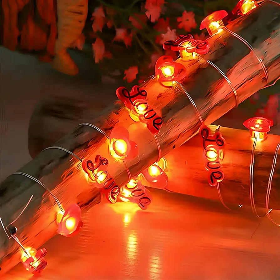 Cadena de Luces LED 3M Corazón Rojo, 30 Lámparas, Guirnalda de Luces a Pilas con 8 Modos para Decoración en San Valentín y Navidad