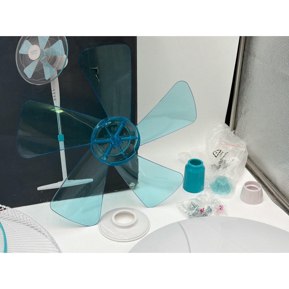 Cecotec Ventilador de Pie EnergySilence 500. 40 W, 5 Aspas de 40 cm de diámetro, Oscilante, 3 Velocidades, Altura Ajustable de 110 a 130 cm, Motor de Cobre, Diseño en Blanco