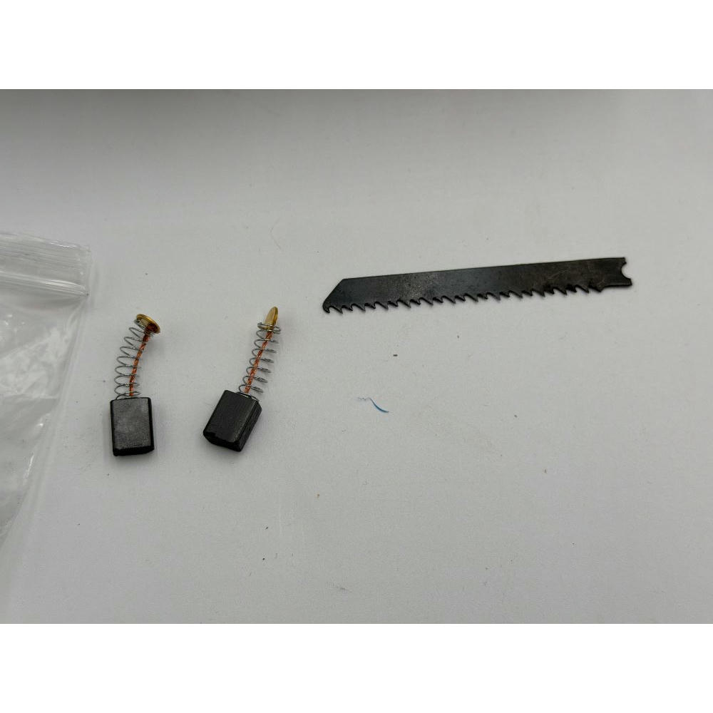 Kinzo Sierra de calar – 230 V – 400 W – con extracción de polvo – Hoja protectora – Varios materiales – Madera hasta 65 mm – Metal hasta 6 mm – Azul, 8711252064161
