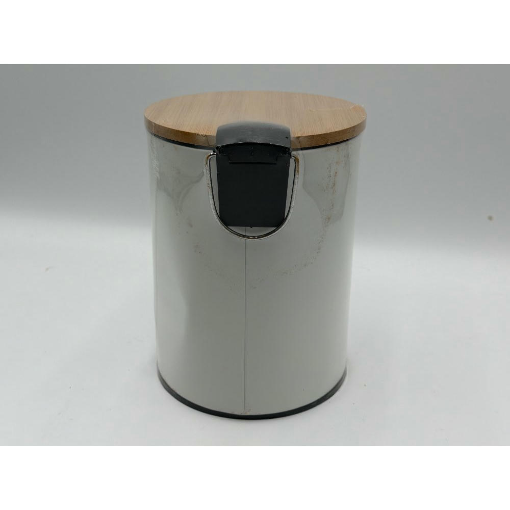 TIENDA EURASIA - Papelera de Metal con Tapa de Bambu, 3L, 17x22,5x23,5 cm, Cubo de Basura Pequeño con Pedal, Asa para Transportar, Metal y Bambu, para Baño, Cocina o Escritorio (Papelera Blanco)