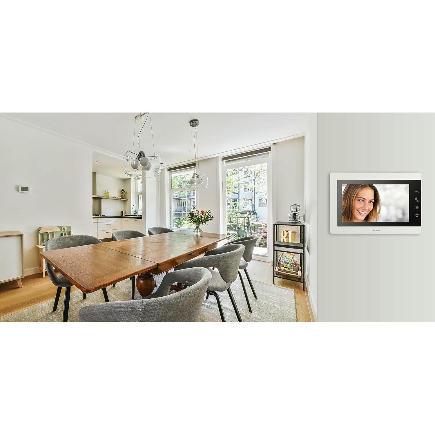 LEGRAND, EASYKIT Essential 367910 - Kit de videoportero de 2 hilos, monitor a color de 7" y cámara gran angular, 1 o 2 unidades familiares, ampliable, IP54-IK07, blanco