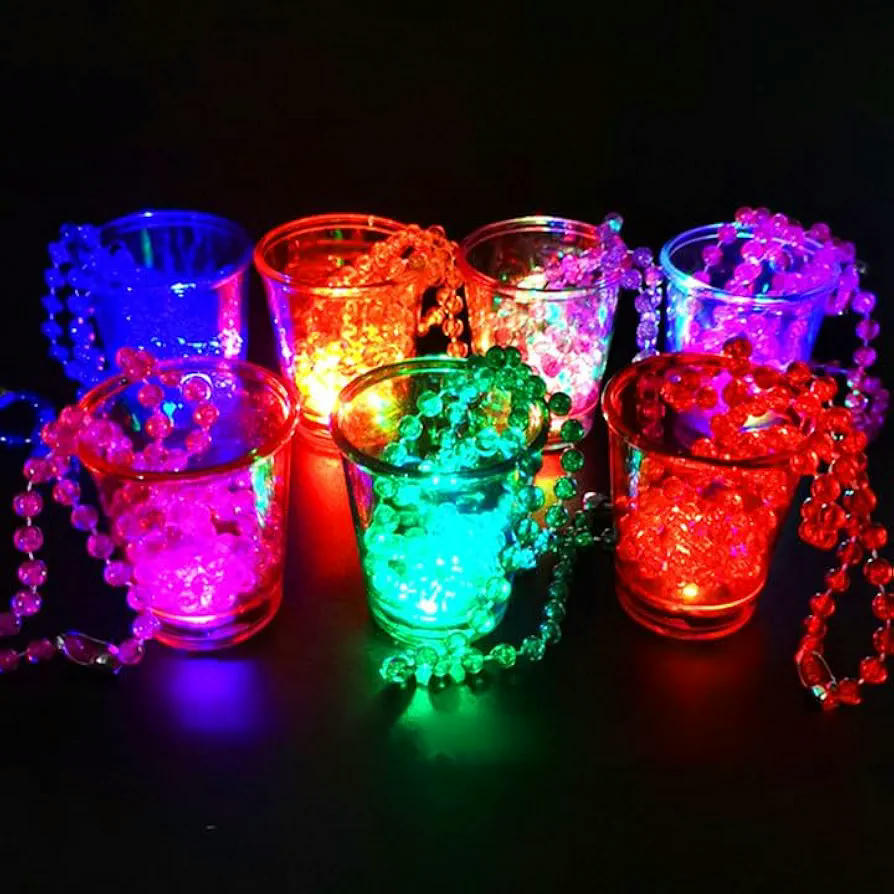 Juego de 7 vasos de licor iluminados con cadena de colores, plástico durable, ideal para fiestas y eventos (Multicolor)