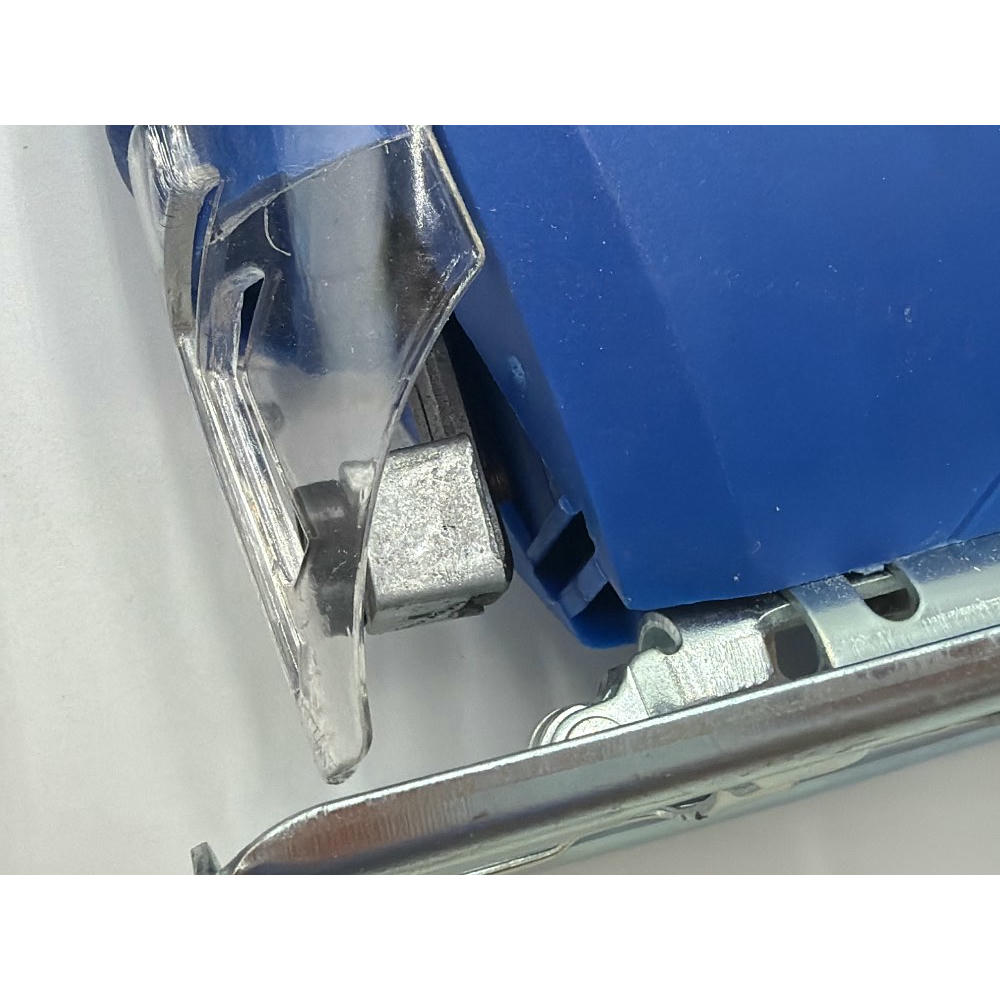 Kinzo Sierra de calar – 230 V – 400 W – con extracción de polvo – Hoja protectora – Varios materiales – Madera hasta 65 mm – Metal hasta 6 mm – Azul, 8711252064161