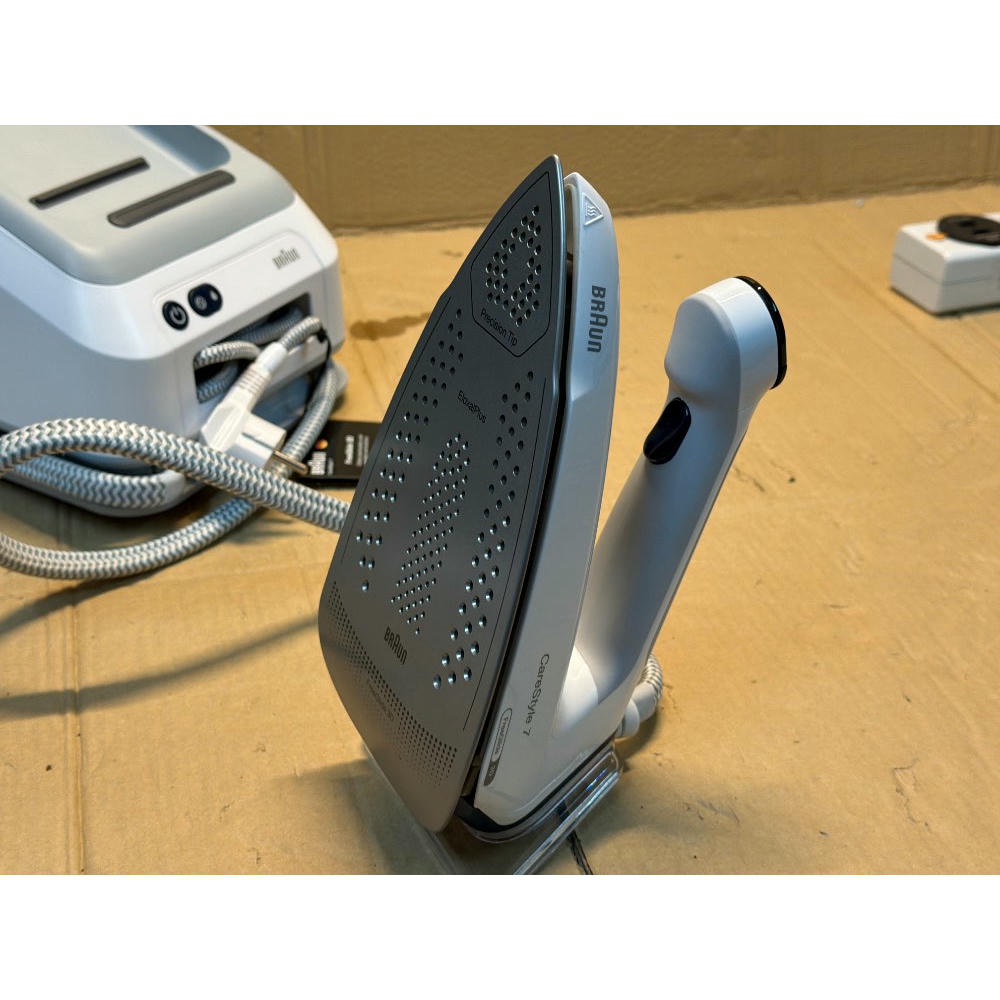 Braun CareStyle 7 IS7262GY, Centro de Planchado con Generador de Vapor Profesional, FreeGlide 3D, iMode e iCare, Planchado Vertical, Ultimate FastClean, Depósito Extraíble 2 L, 2700W, Violeta