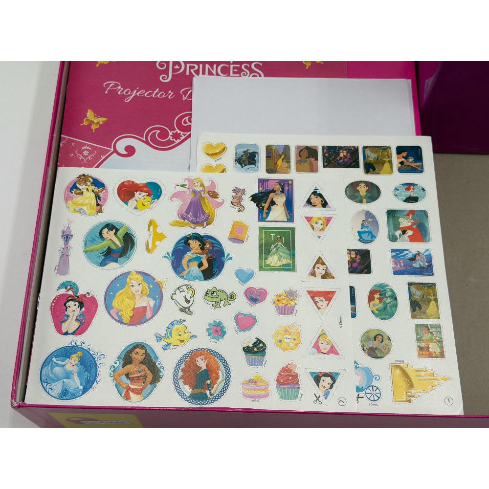 Lisciani Giochi - Escuela de dibujo con proyector de PRINCESAS DISNEY - Para niños a partir de 3 años - Aprende a dibujar con modelos proyectados - Incluye modelos, papel y lápices - Juego creativo